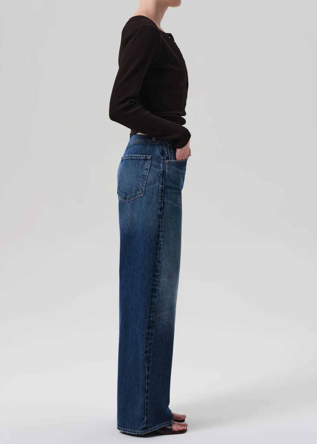 Ayla Baggy in Claremont - Image 3