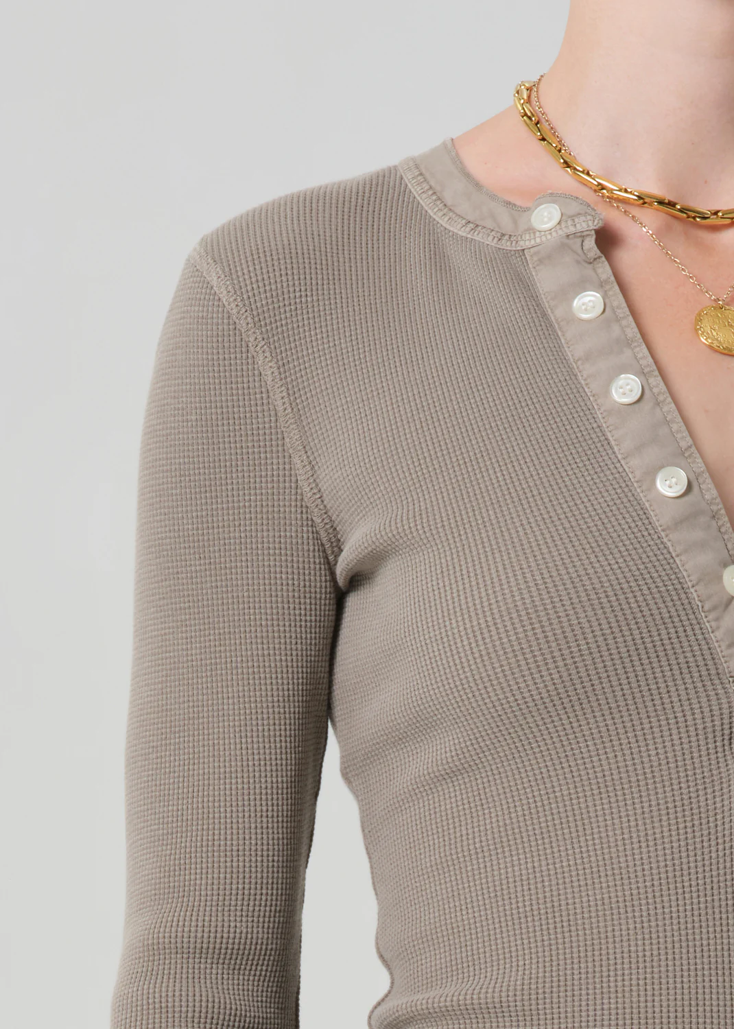 Drea Waffle Henley in Bezal - Image 4