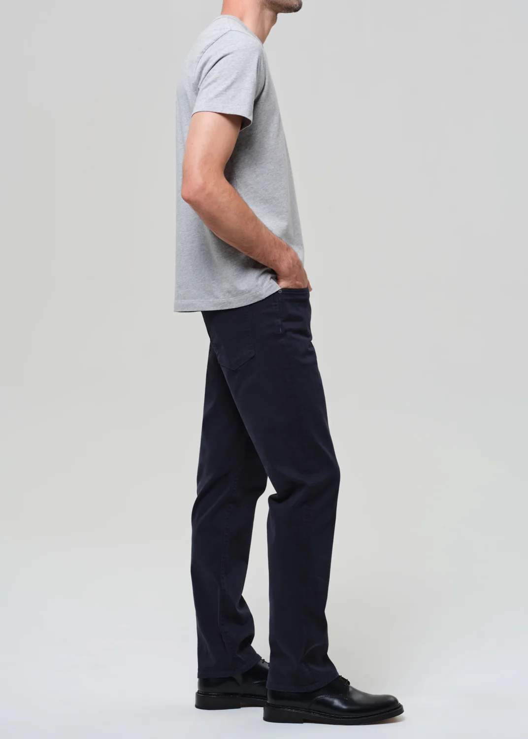 Elijah Straight Comfort Stretch Linen in Navy - Image 5