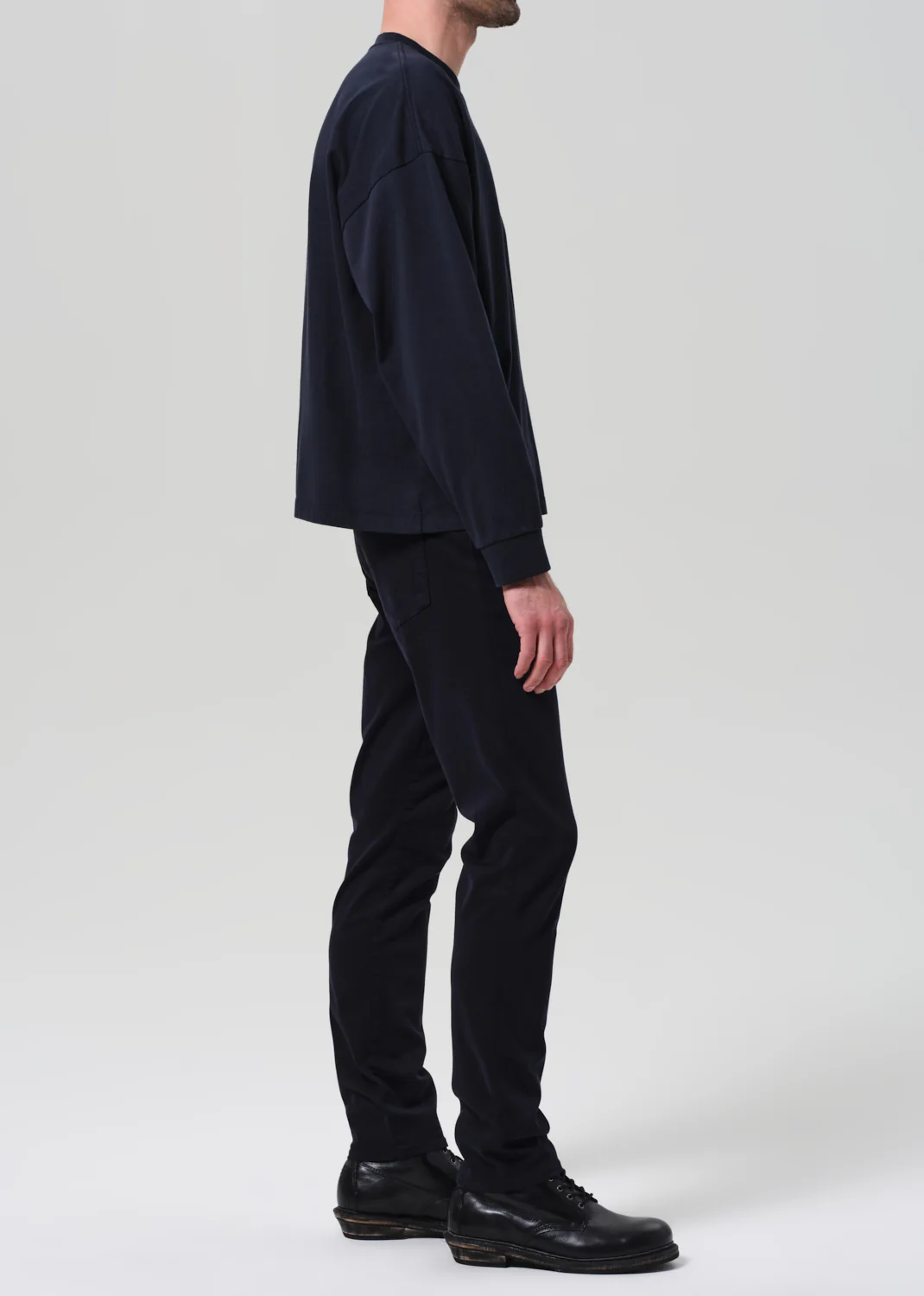 London Tapered Slim Brushed Sateen in Deep Navy - Image 4