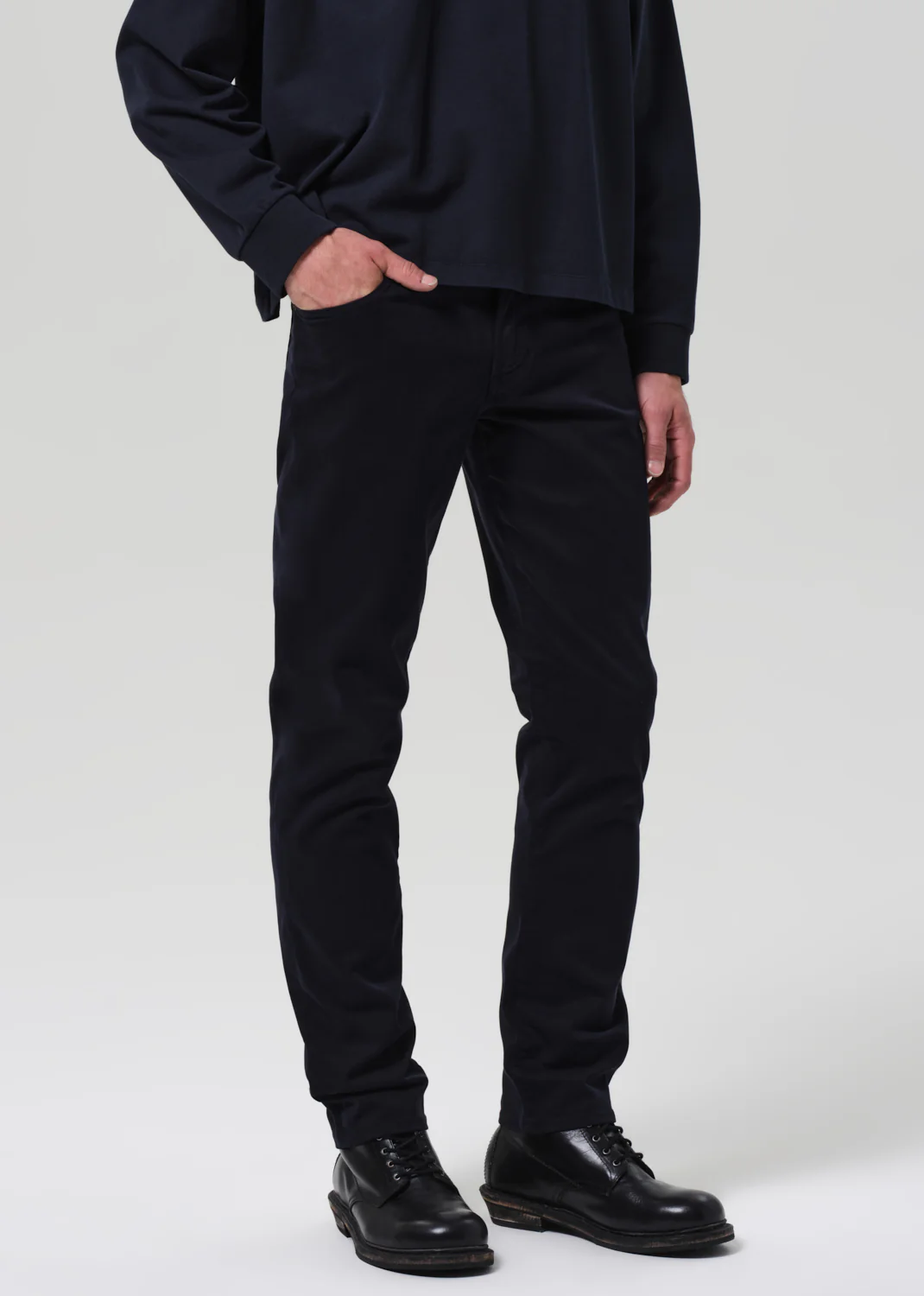 London Tapered Slim Brushed Sateen in Deep Navy - Image 5