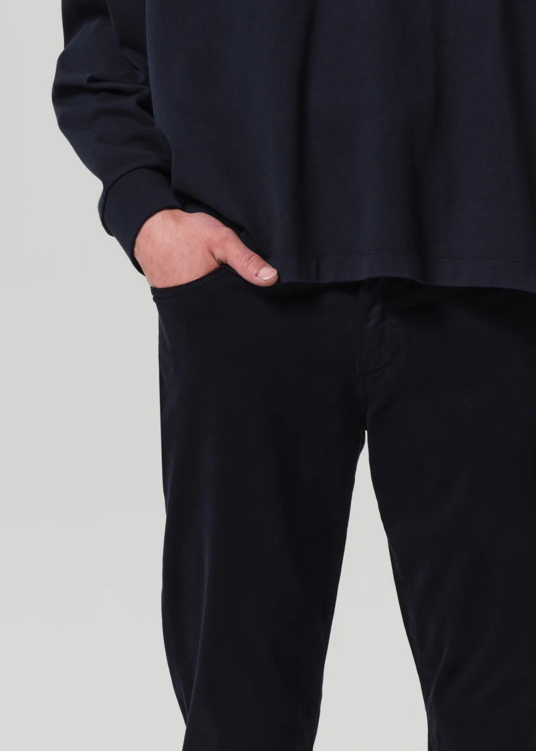 London Tapered Slim Brushed Sateen in Deep Navy - Image 6