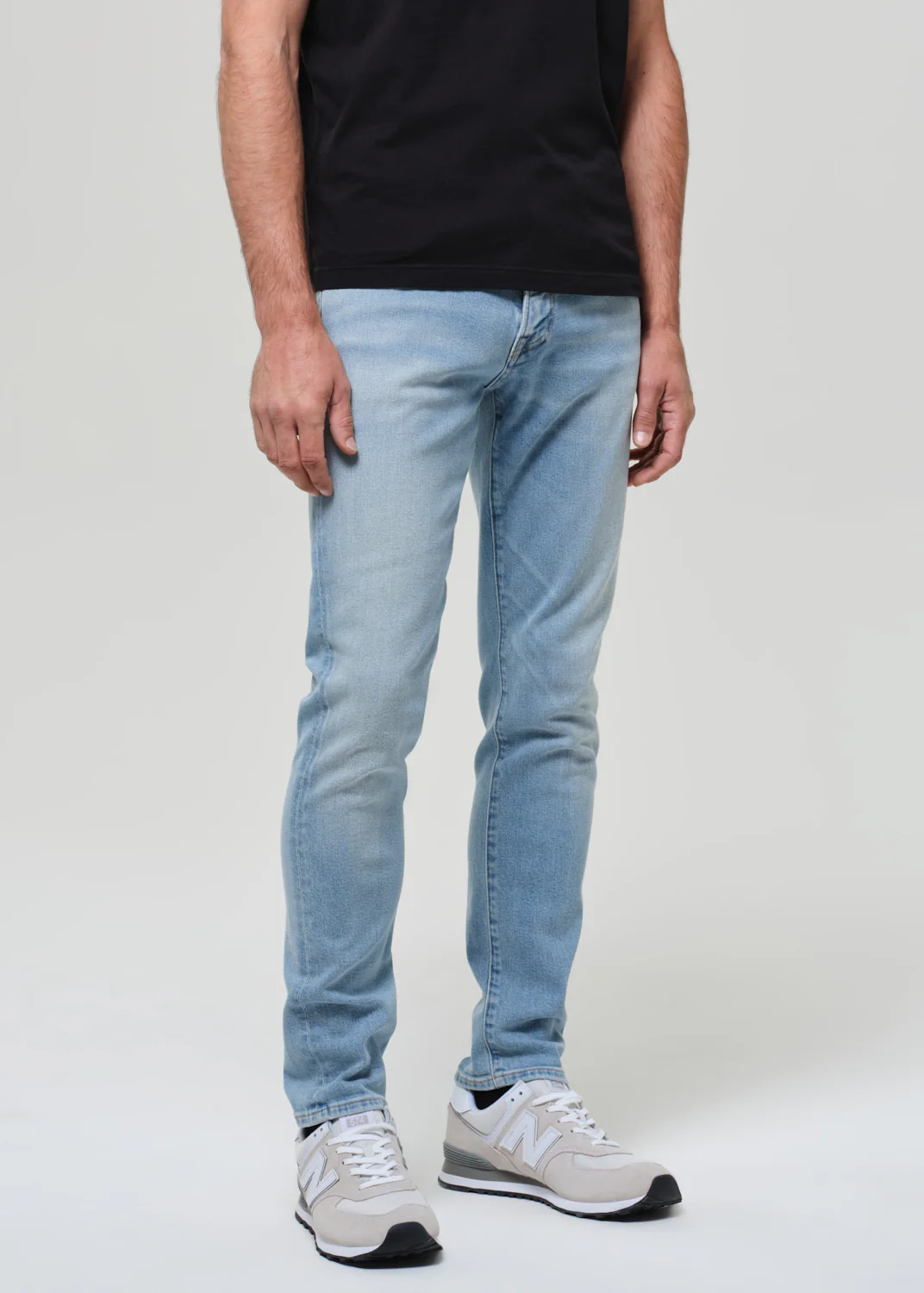 London Tapered Slim Perform in Light Wash - Image 5