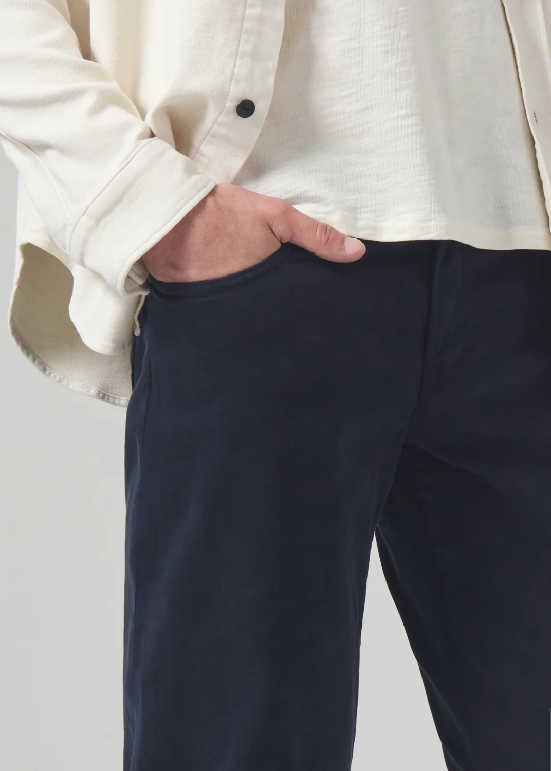 London Tapered Slim Brushed Sateen in True Navy - Image 5