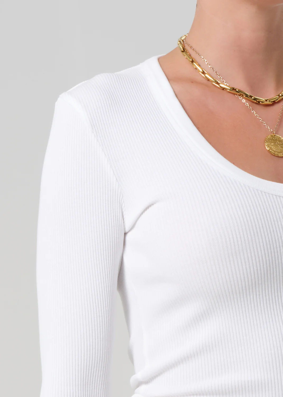 Mara U-Neck in White - Image 4