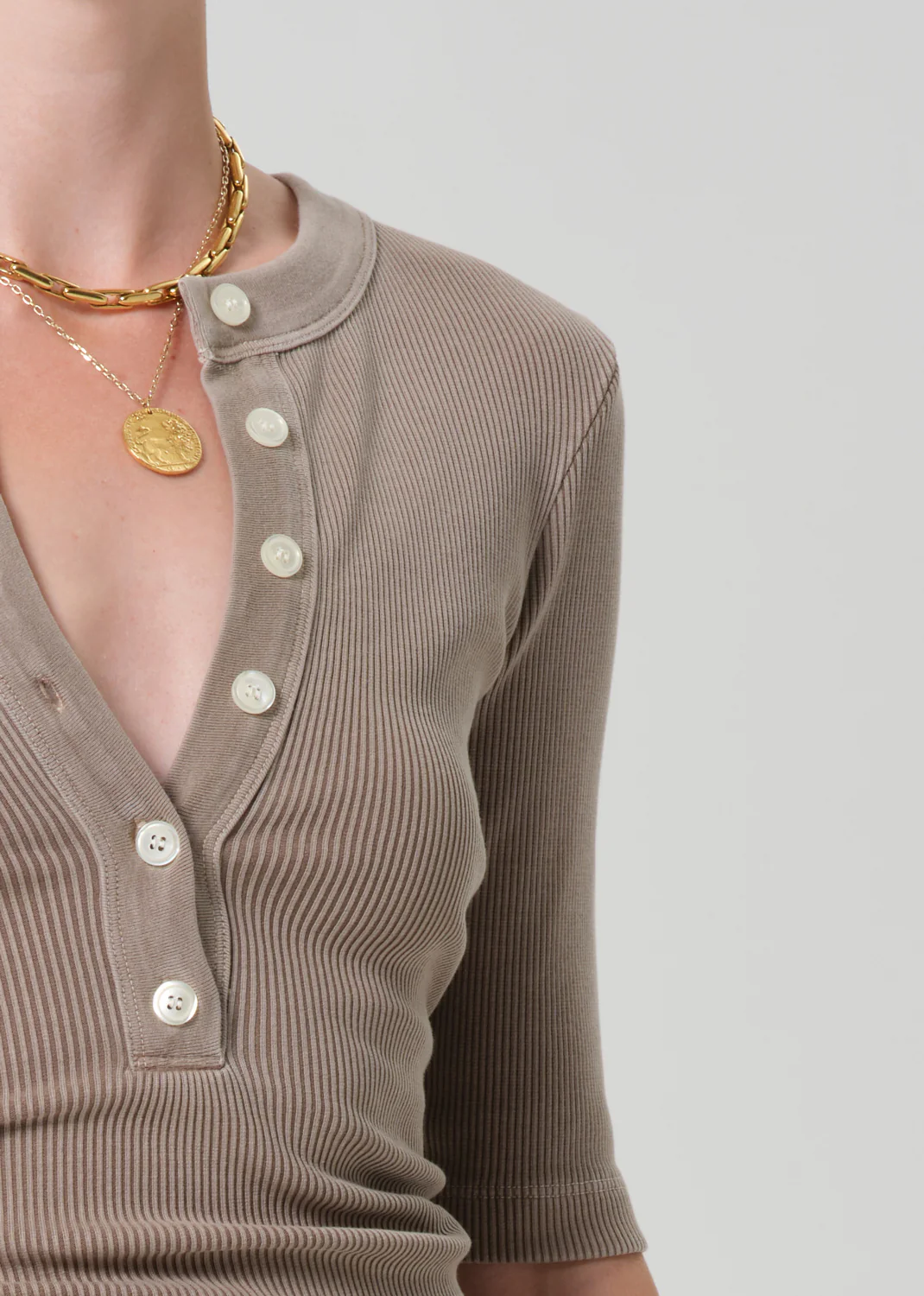 Nali Short Sleeve Henley in Sandatlas - Image 4