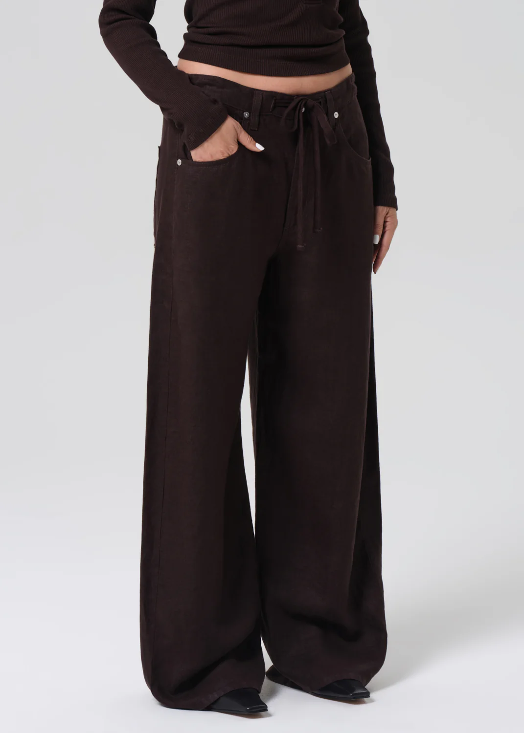 Petite Brynn Drawstring Linen Trouser in Chocolate - Image 4