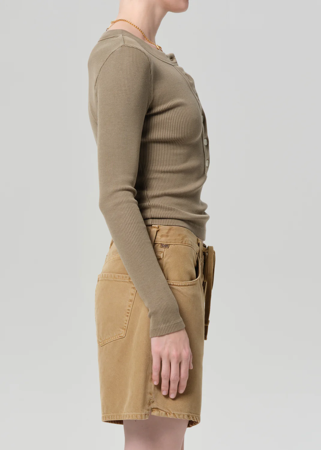 Varra Henley in Reservoir - Image 3