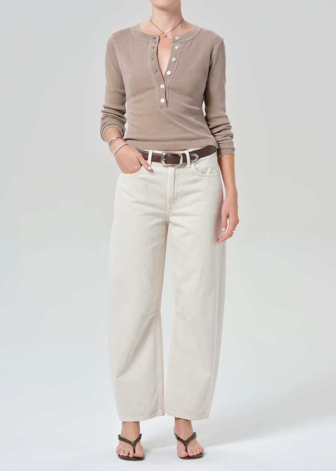 Varra Henley in Sandatlas - Image 5