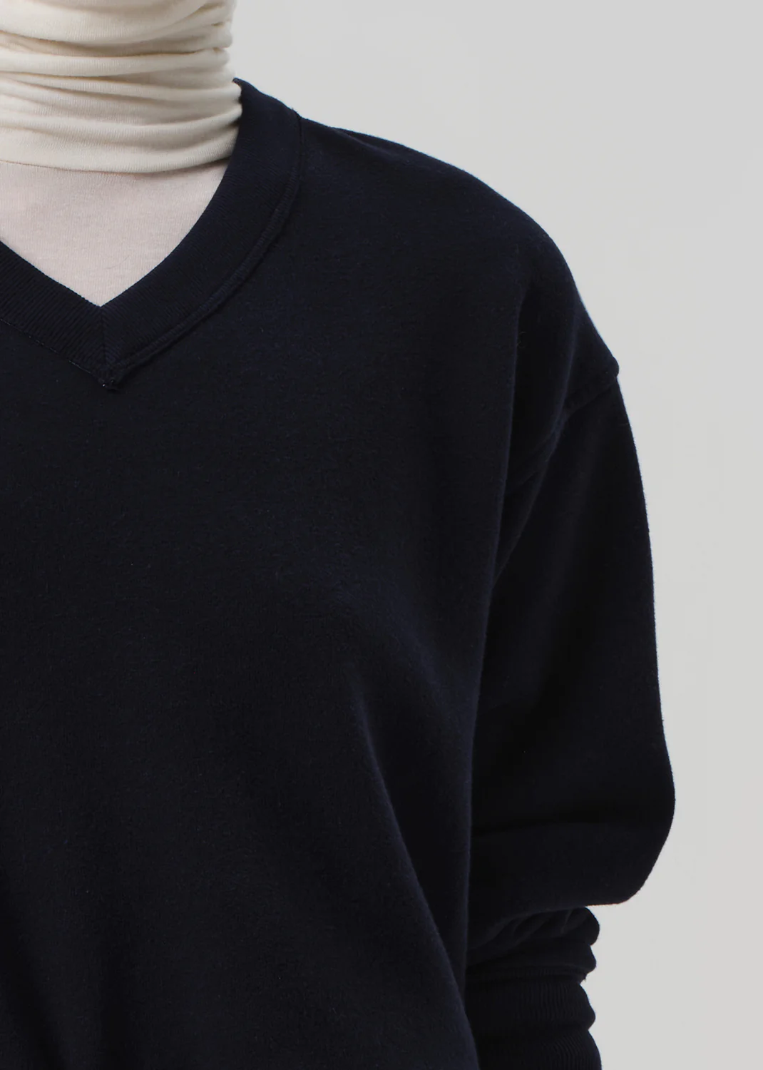Vernata Pullover in Navy - Image 4